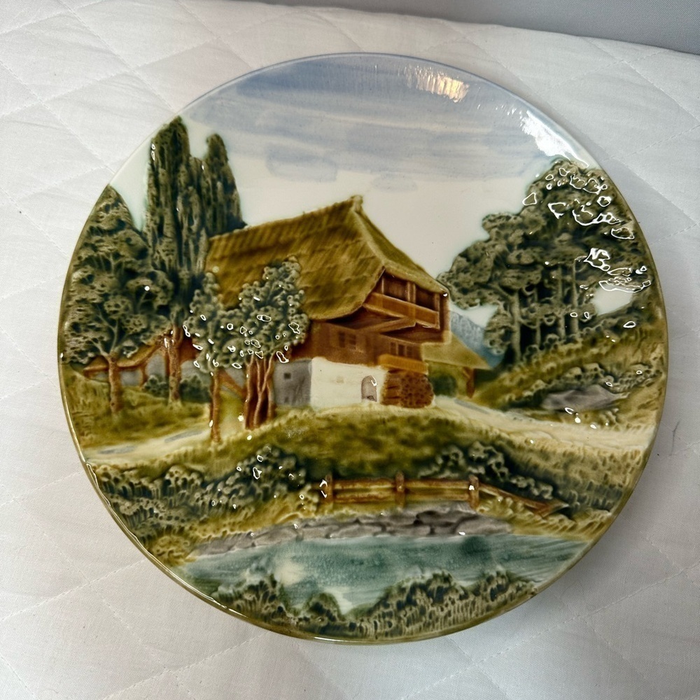 West German Majolica Set Of 2 Decorative Plates Chalet Farmhouse 3D Vintage 2556 - Picture 6 of 7